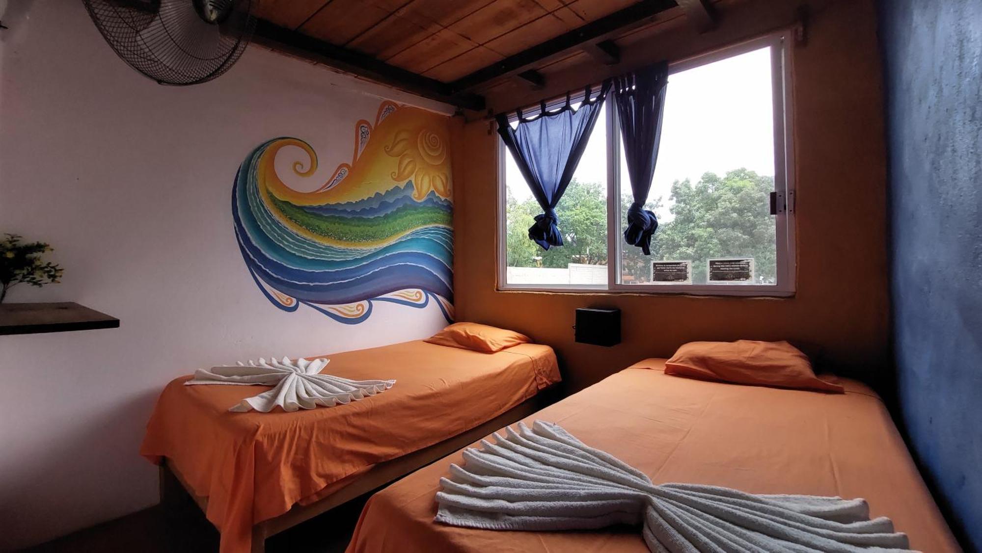 Tower Bridge Hostel Puerto Escondido  Exteriör bild