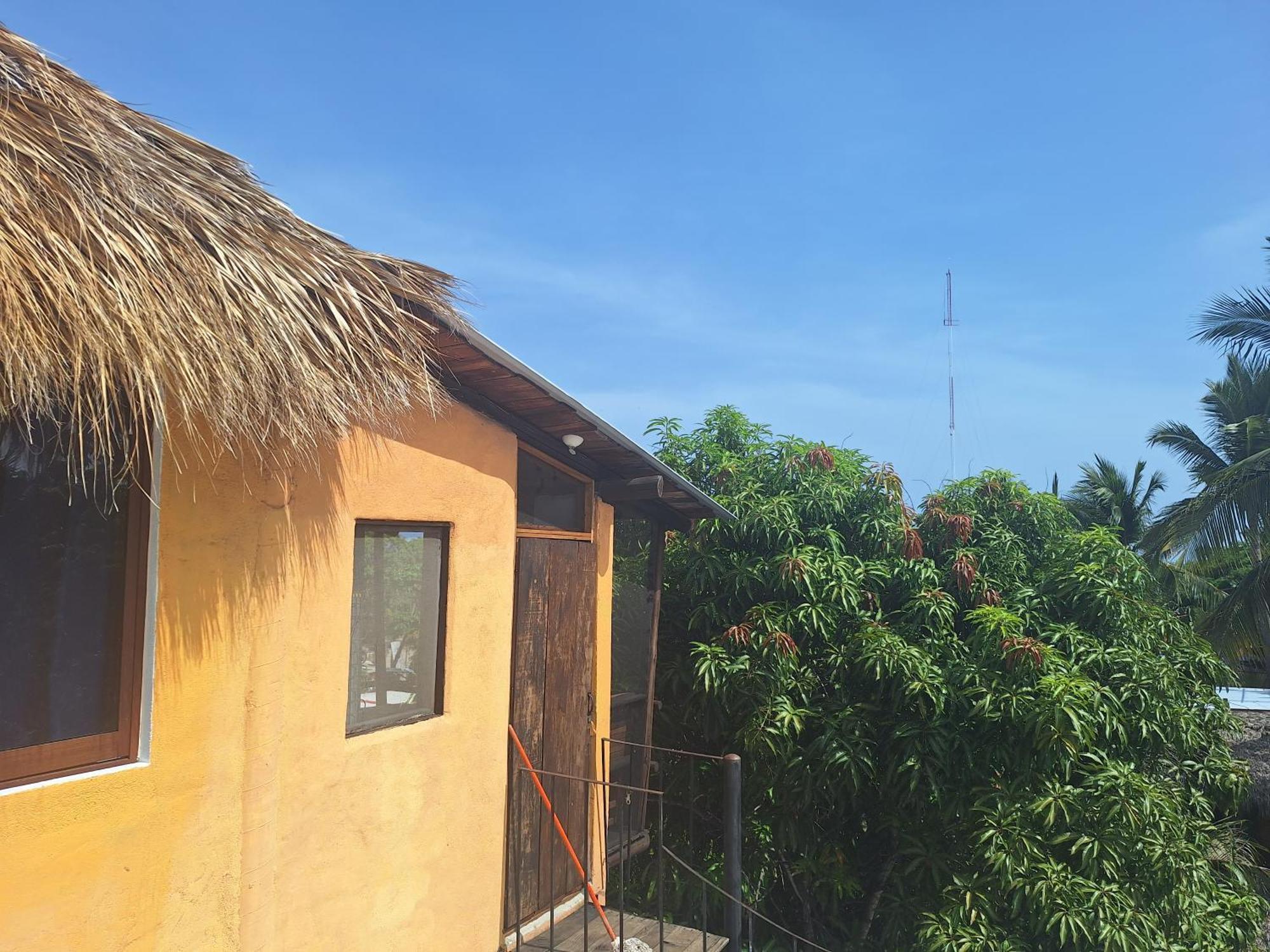 Tower Bridge Hostel Puerto Escondido  Exteriör bild