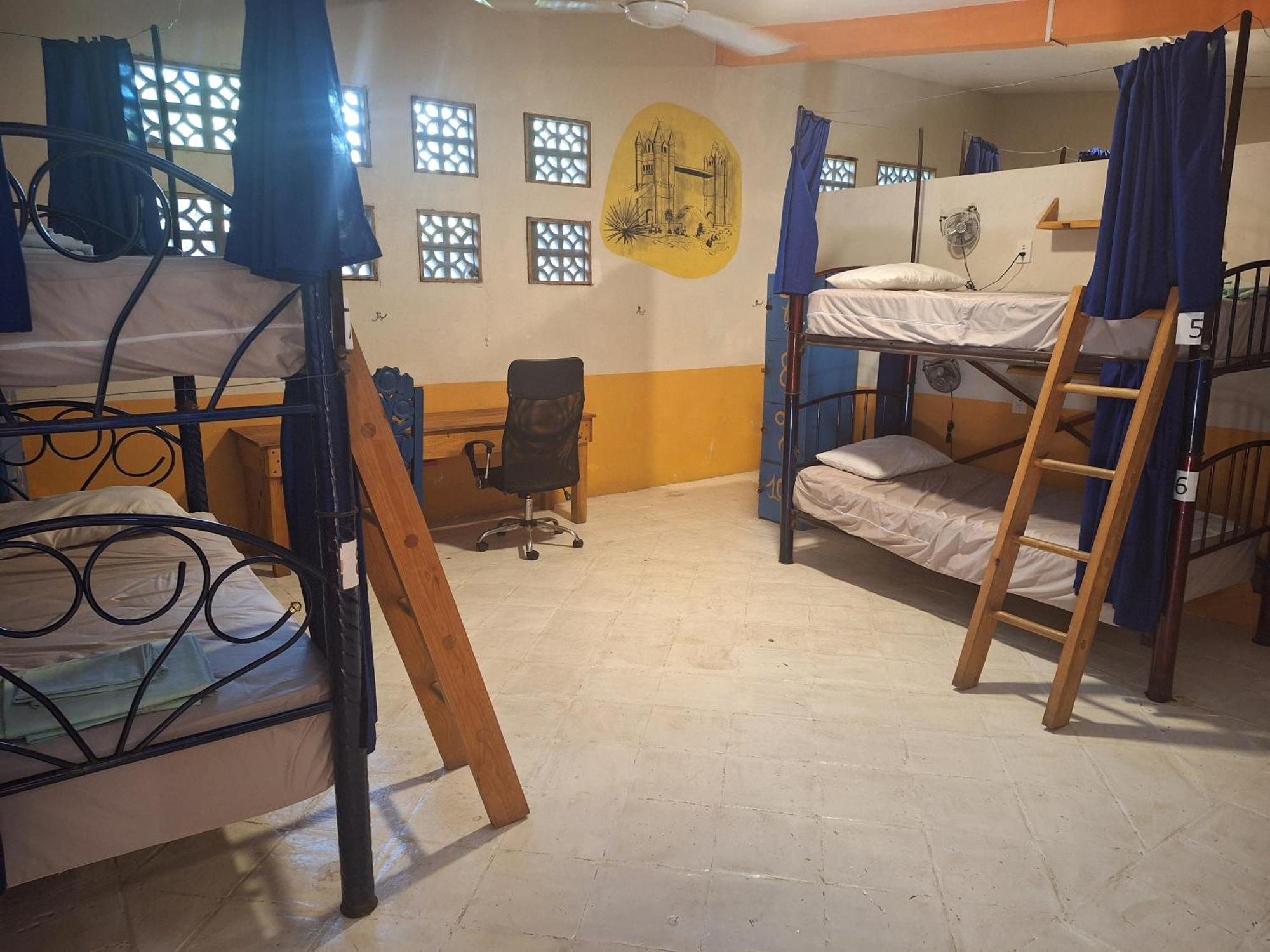 Tower Bridge Hostel Puerto Escondido  Exteriör bild
